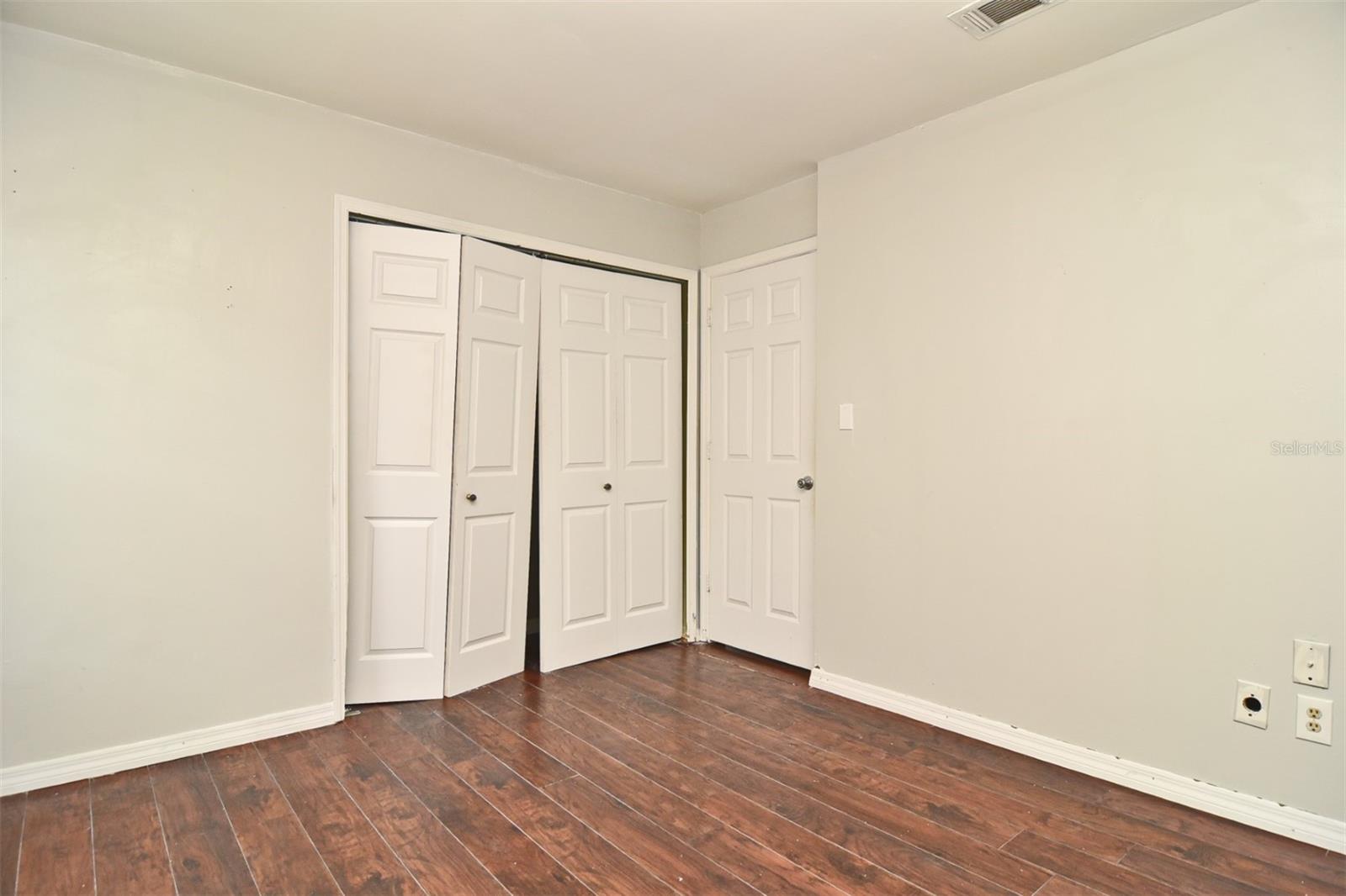 OAKLAND VILLAGE SEC 2 - Residential Lease