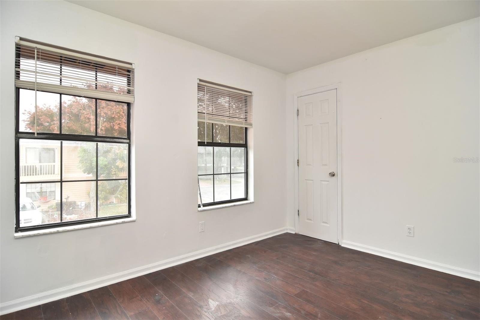 OAKLAND VILLAGE SEC 2 - Residential Lease