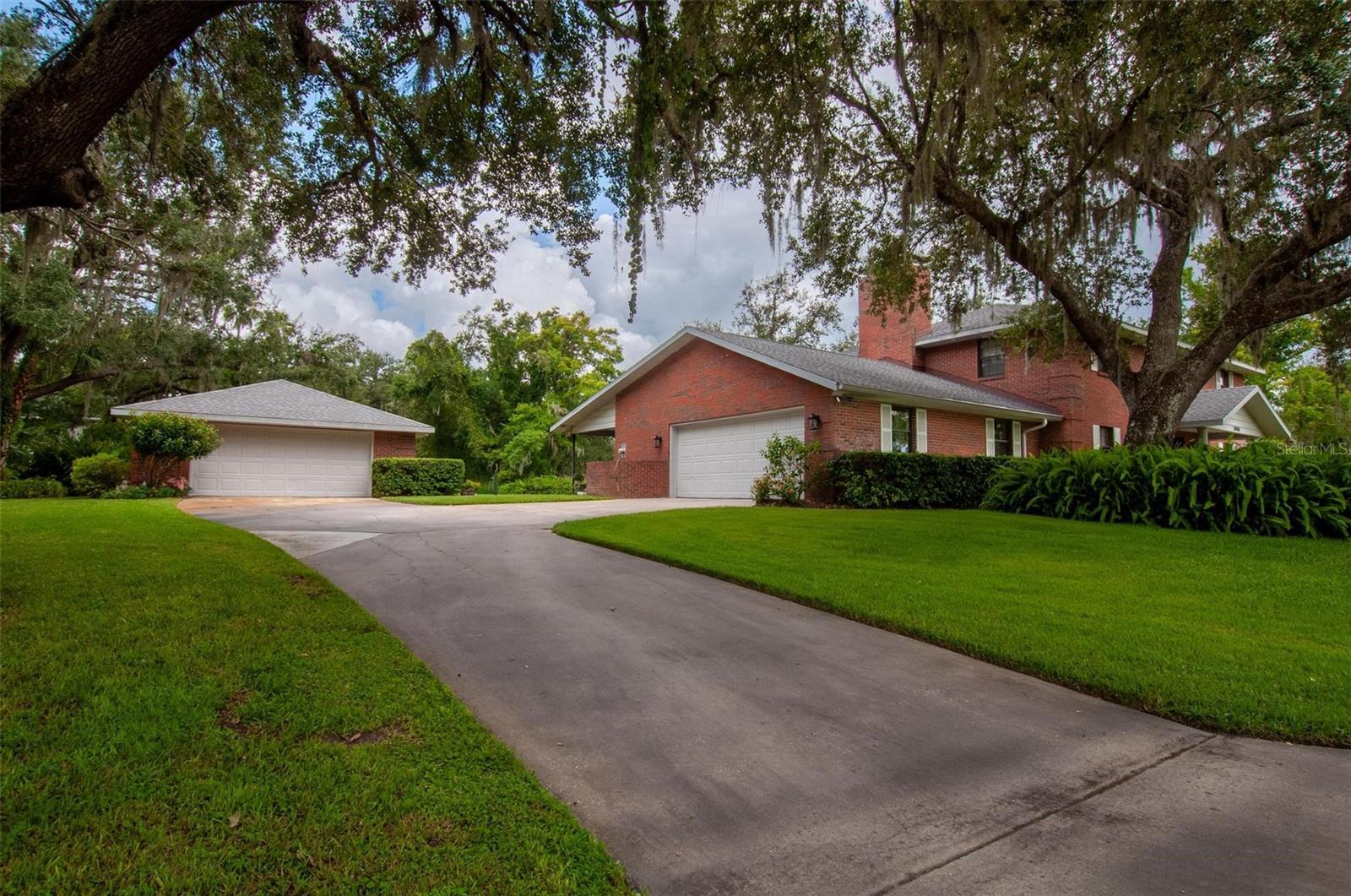 VOSS OAKS - Residential