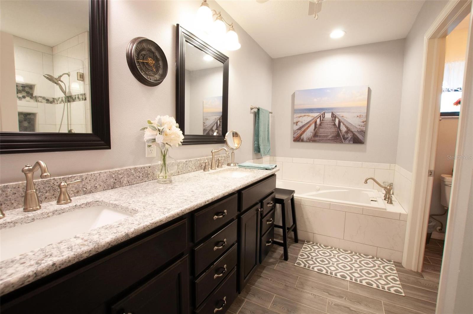 VOSS OAKS - Residential