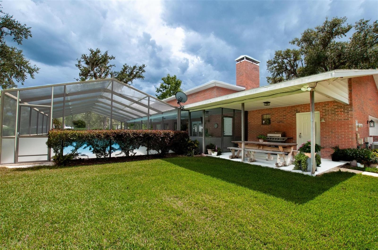 VOSS OAKS - Residential