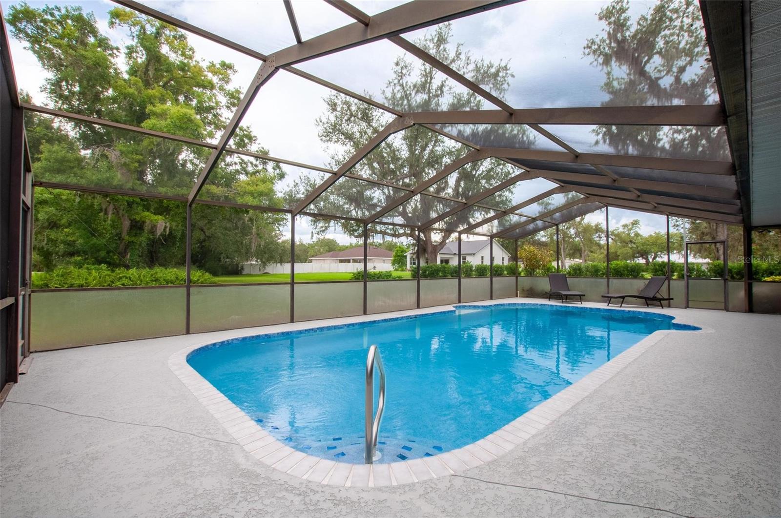 VOSS OAKS - Residential