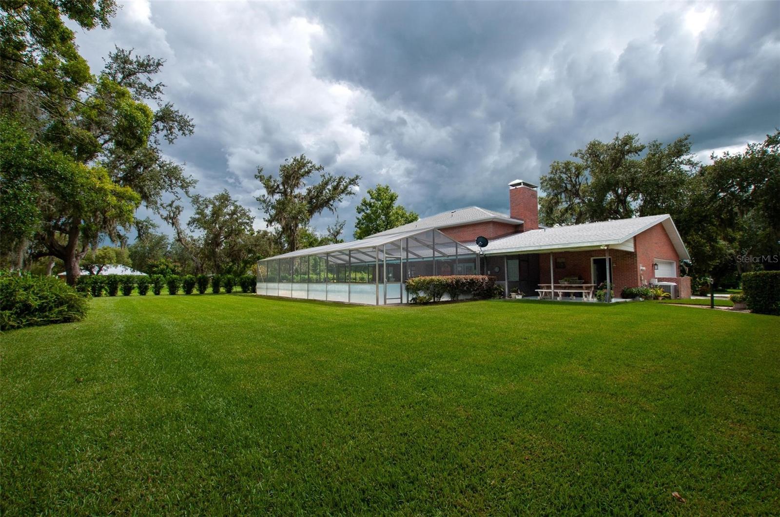 VOSS OAKS - Residential