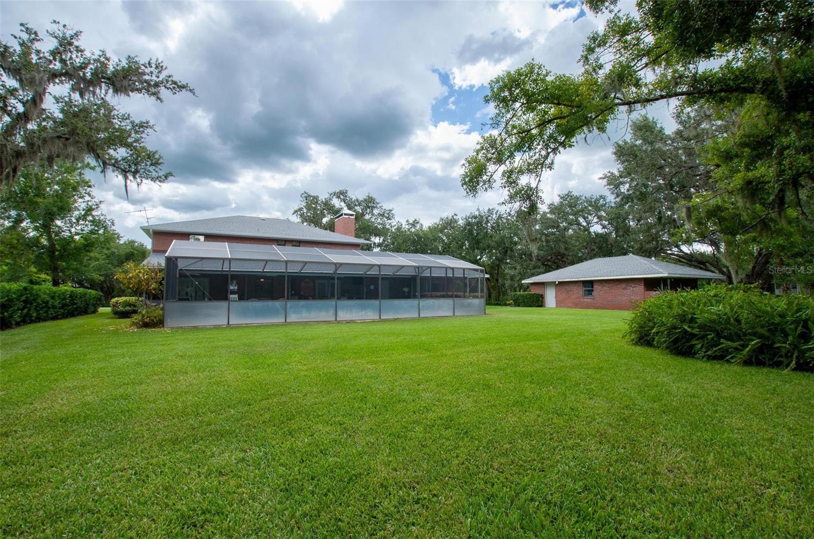 VOSS OAKS - Residential