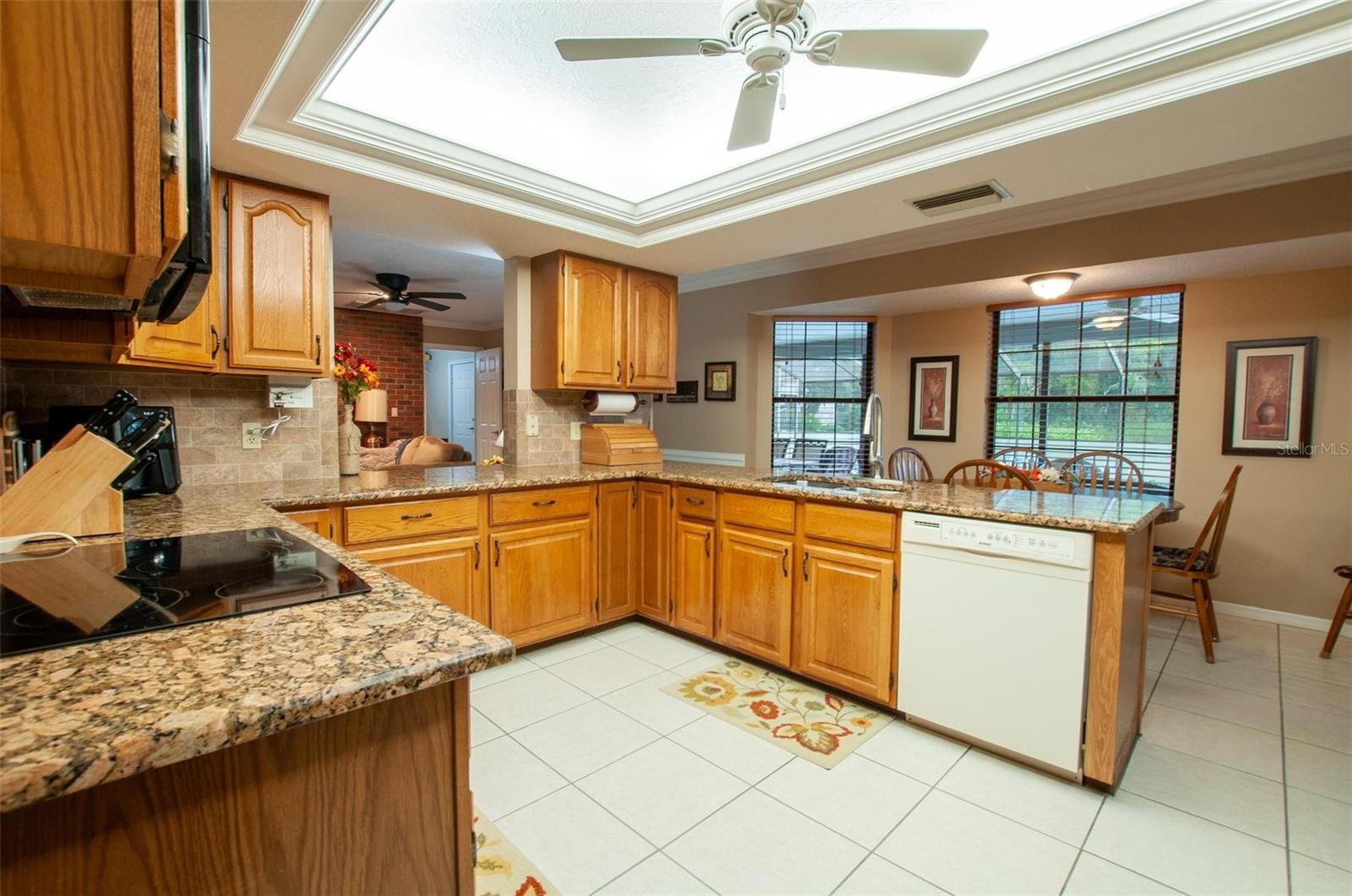 VOSS OAKS - Residential