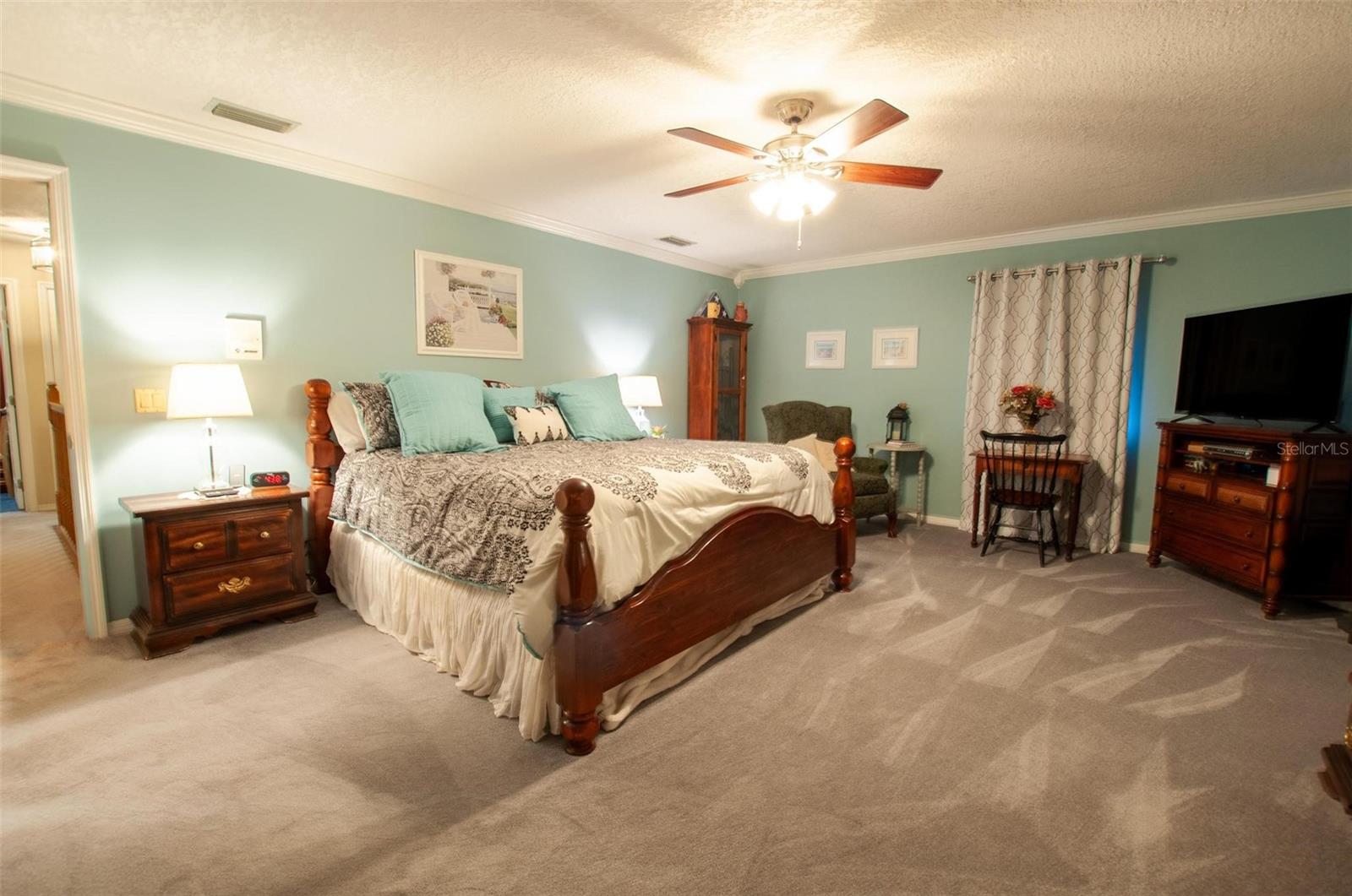 VOSS OAKS - Residential