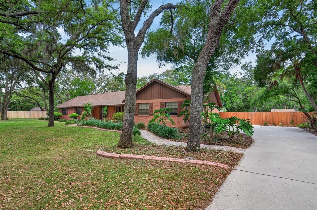 Photo of 12506 Shadow Run Boulevard, Riverview, FL 33569 (MLS # TB8497746)