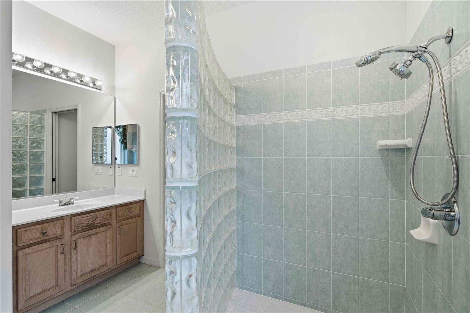 HILLSIDE VILLAS SECOND ADD - Residential