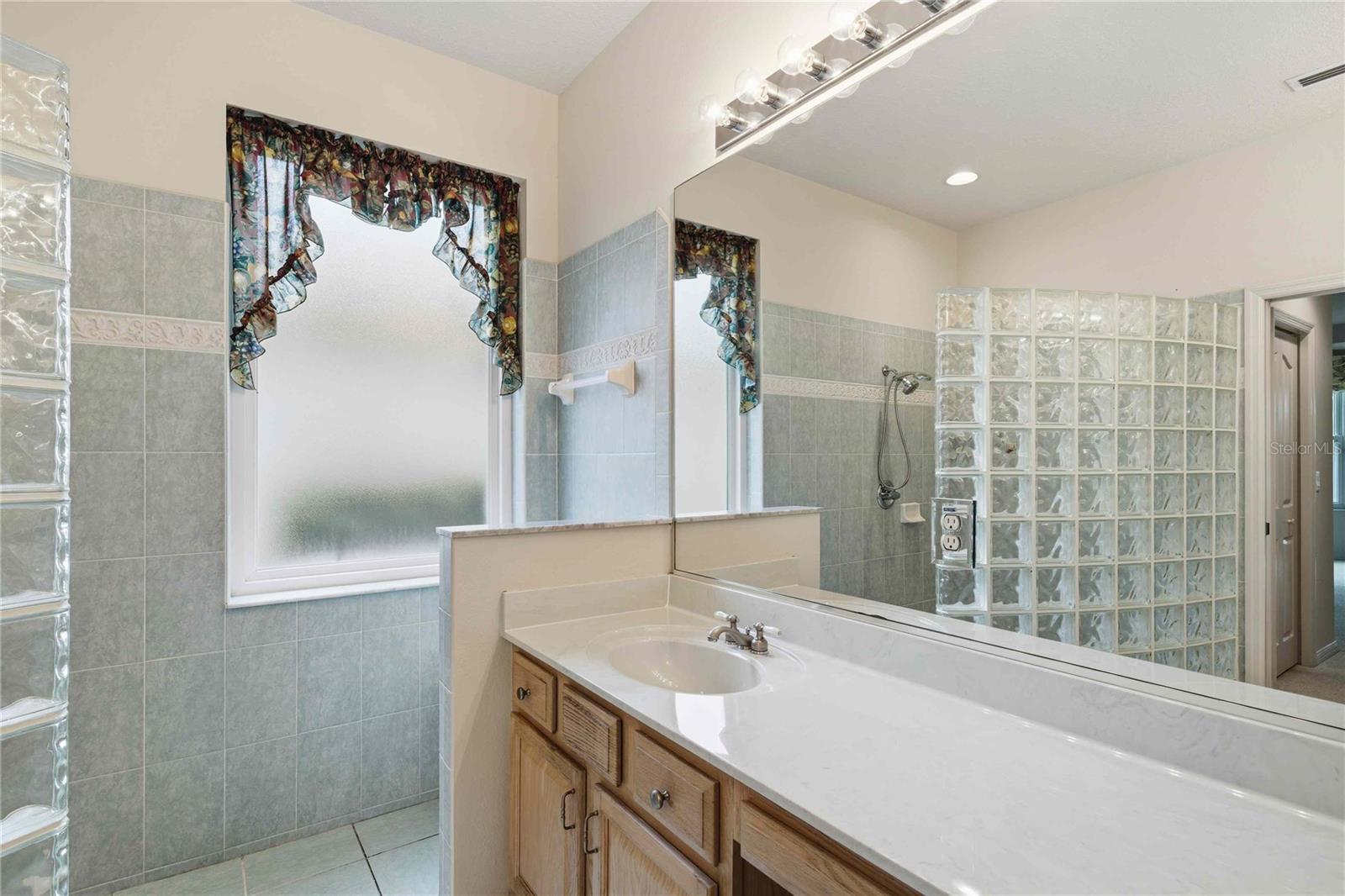 HILLSIDE VILLAS SECOND ADD - Residential