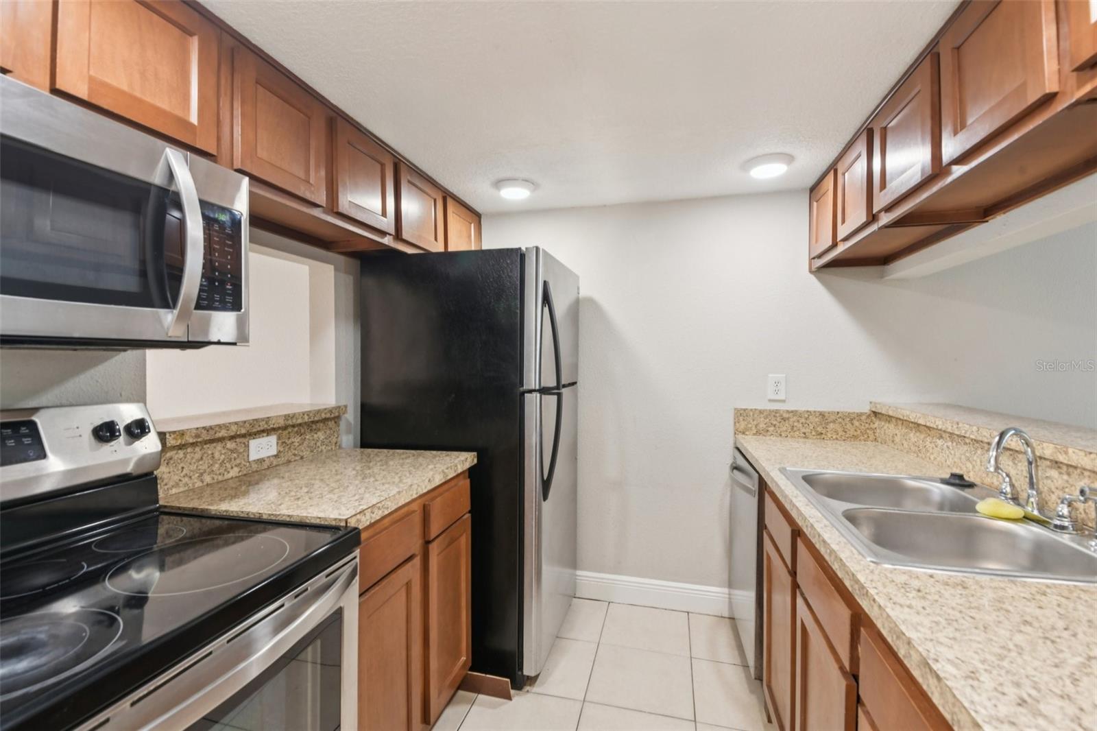 WATERSIDE CONDO III - Residential