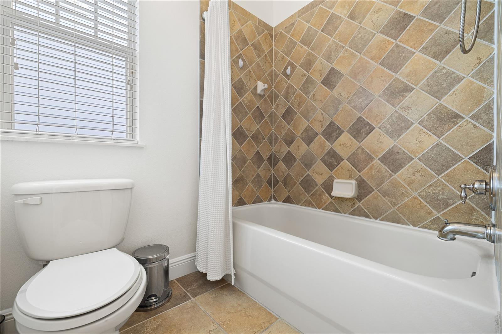 BALDWIN PARK UNIT 10 - Residential Lease