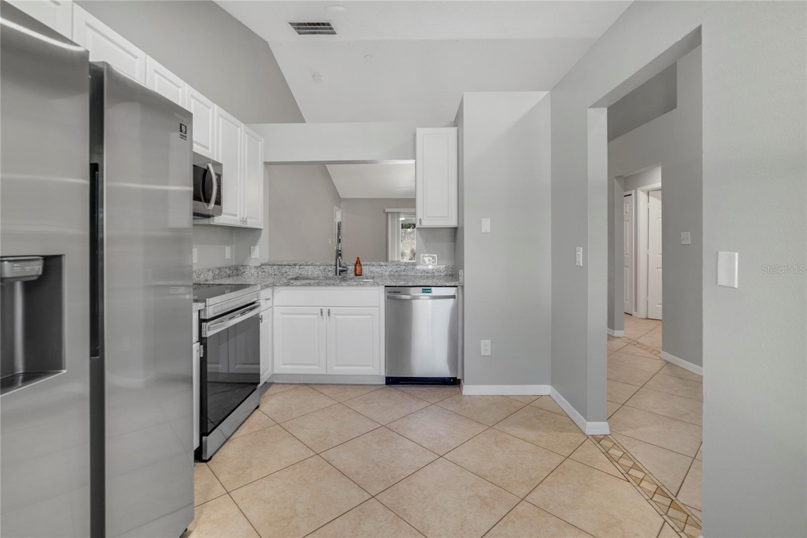 COLLEGE HEIGHTS PH 02 - Residential Lease