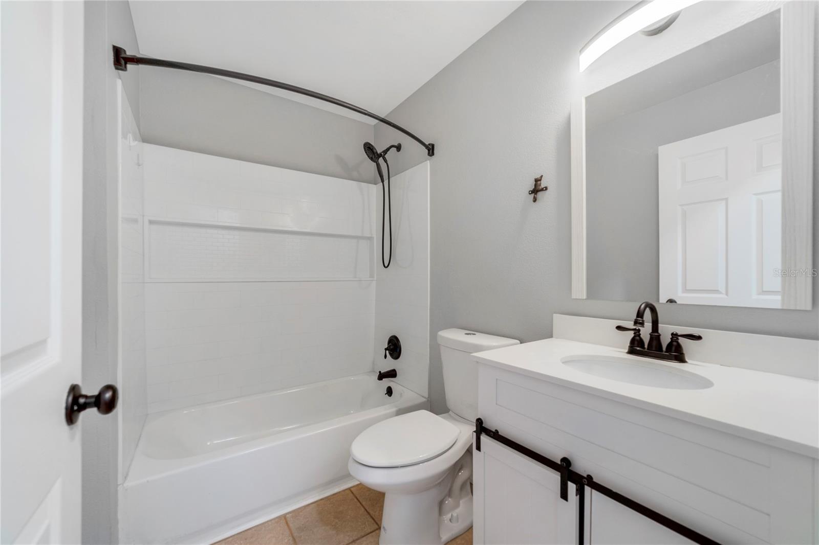 COLLEGE HEIGHTS PH 02 - Residential Lease