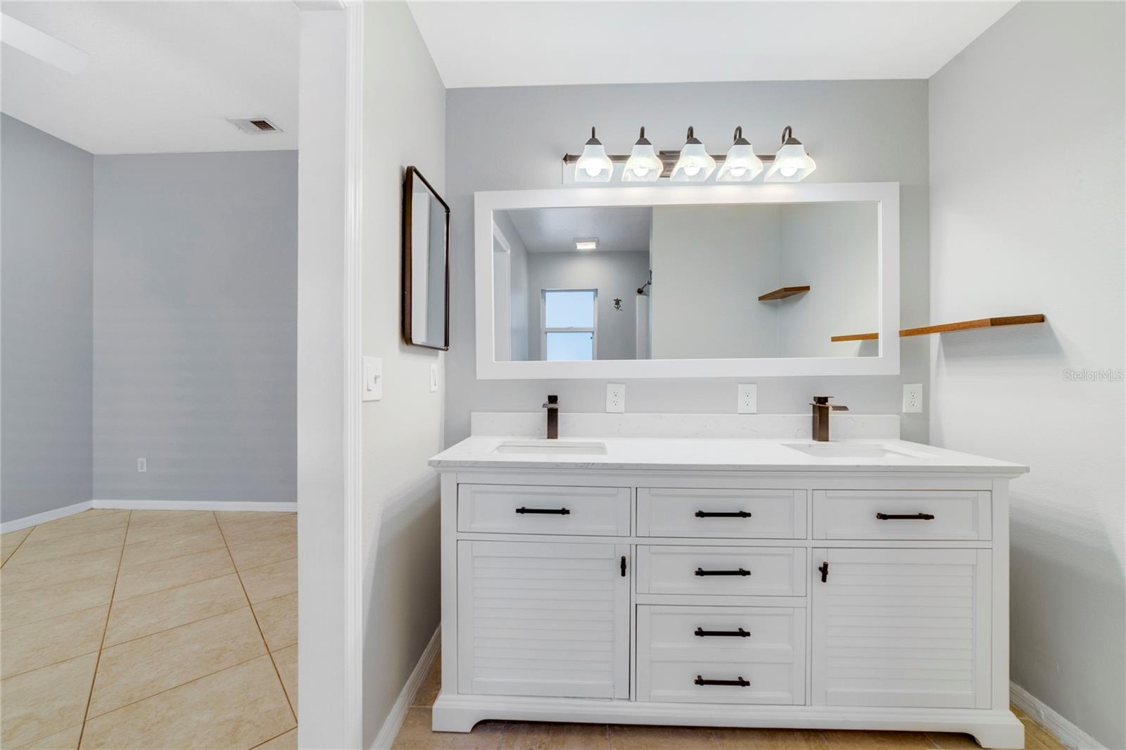 COLLEGE HEIGHTS PH 02 - Residential Lease