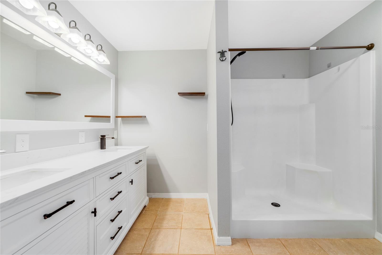 COLLEGE HEIGHTS PH 02 - Residential Lease