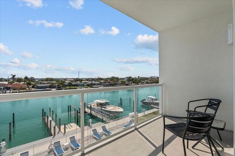 415 ISLAND WAY 303 CLEARWATER BEACH FL 33767