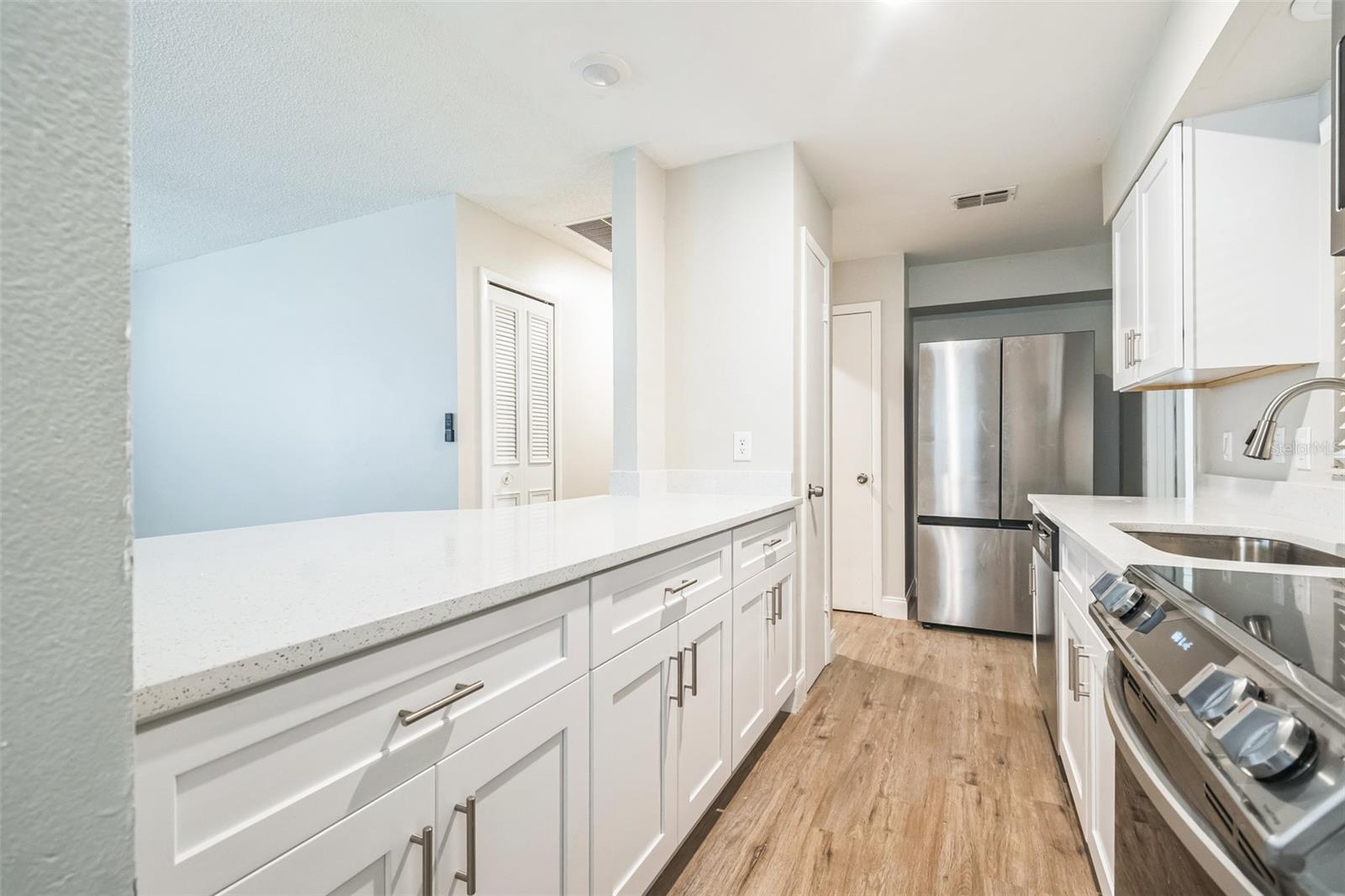 1811 QUEEN PALM DRIVE