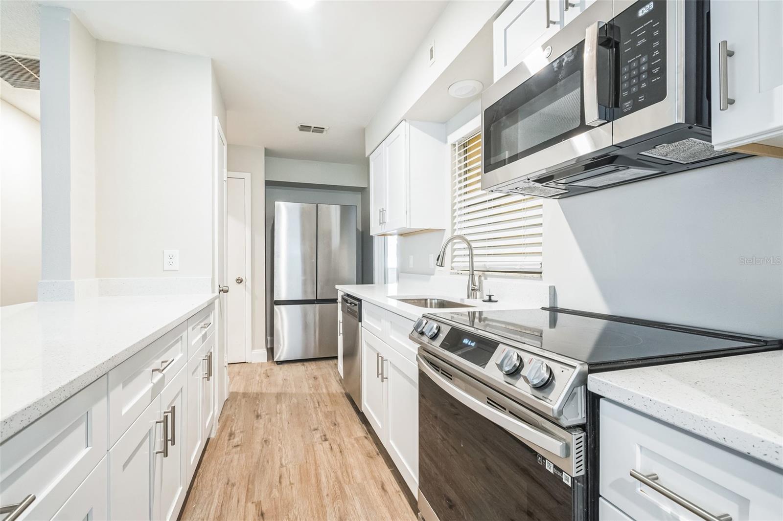 1811 QUEEN PALM DRIVE