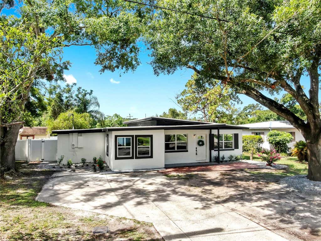Photo of 4112 W Lawn Avenue, Tampa, FL 33611 (MLS # TB8537741)