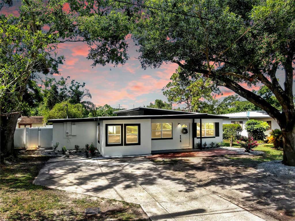 Photo of 4112 W Lawn Avenue, Tampa, FL 33611 (MLS # TB8537741)