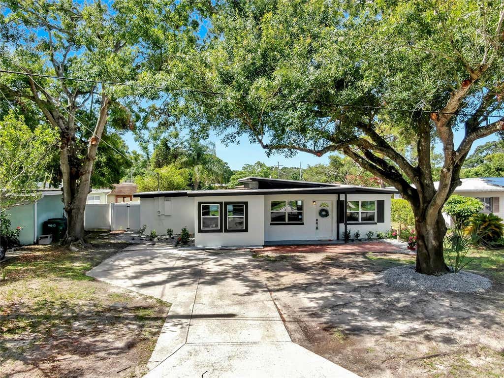 Photo of 4112 W Lawn Avenue, Tampa, FL 33611 (MLS # TB8537741)