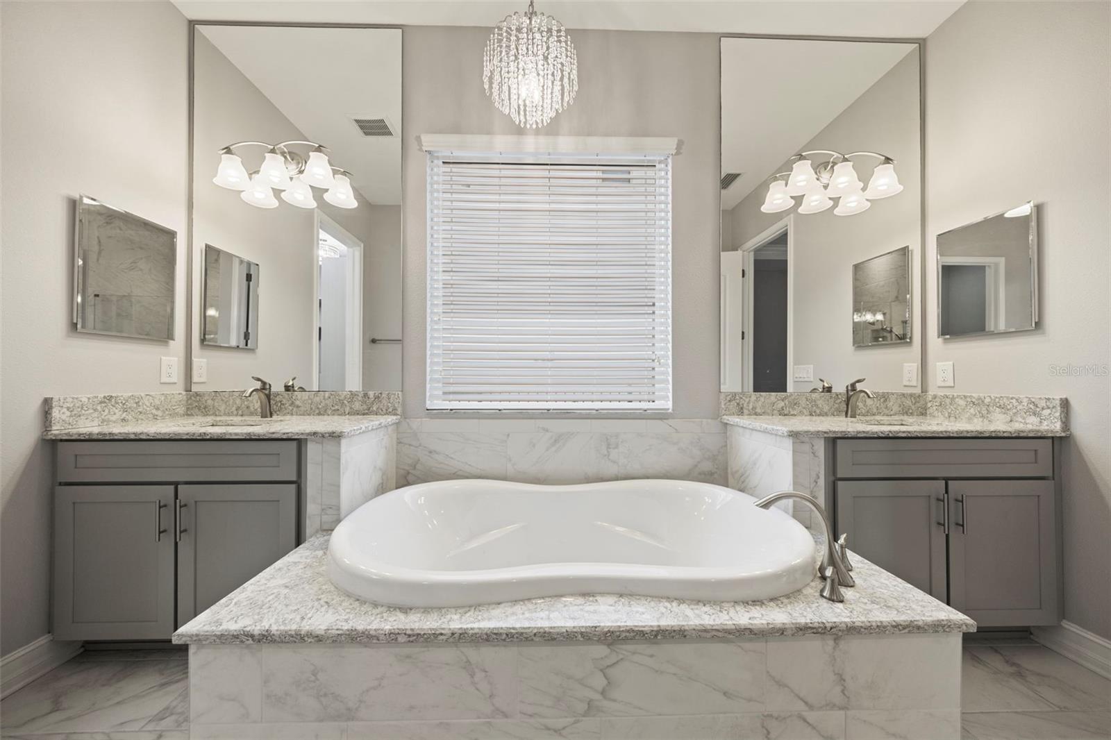 PROMENADE AT LAKE PARK PH - Residential