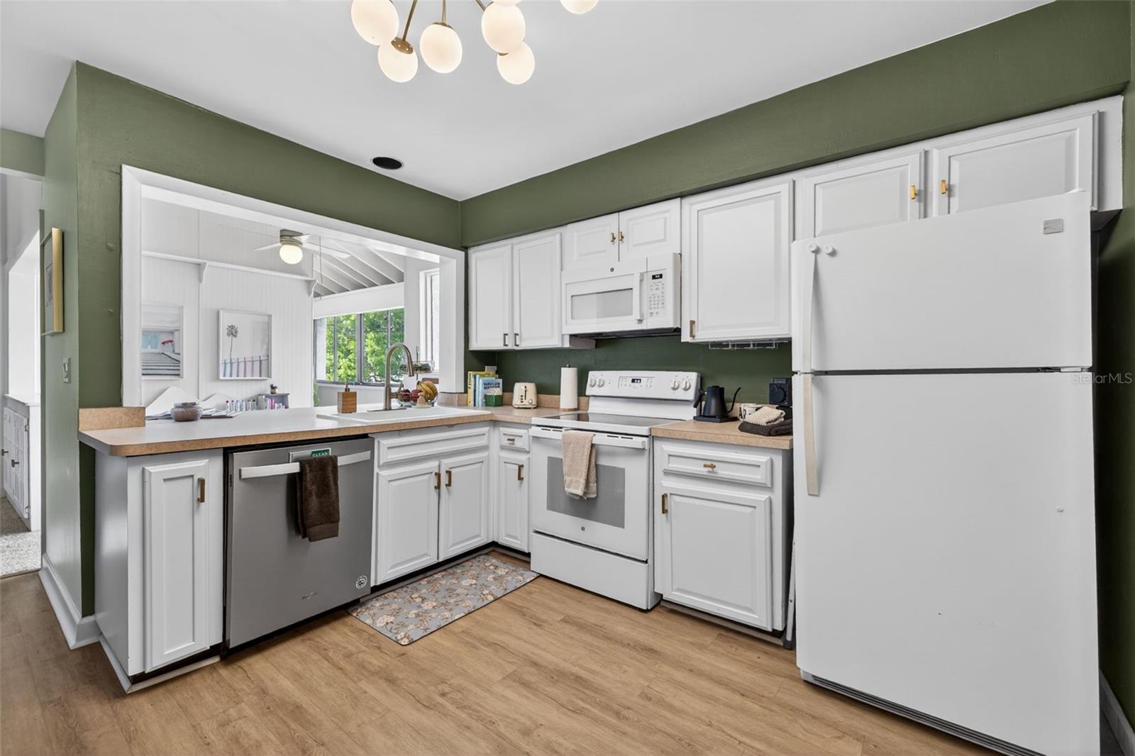 CARROLLWOOD VILLAGE PINE LAKE - Residential