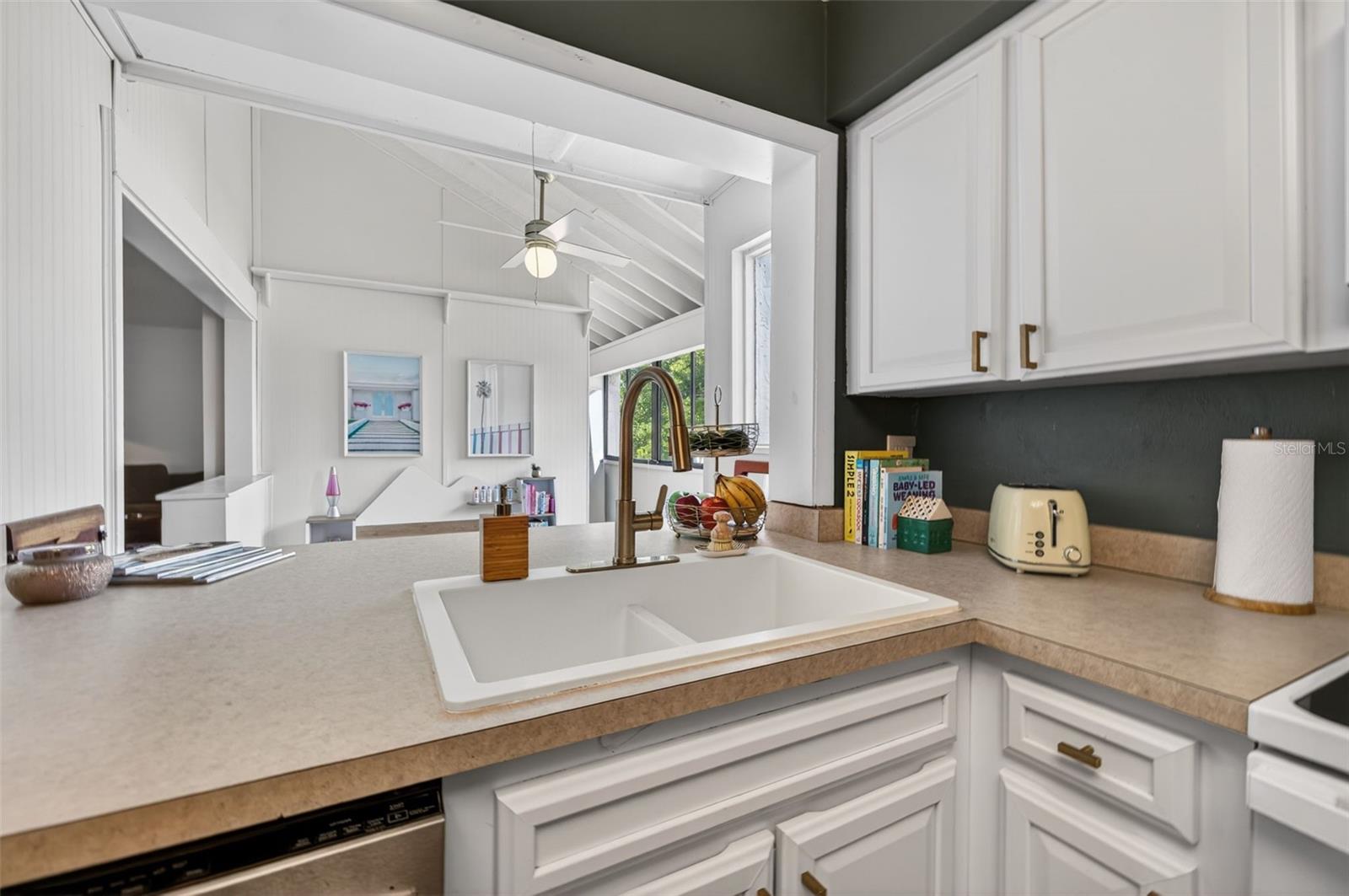 CARROLLWOOD VILLAGE PINE LAKE - Residential