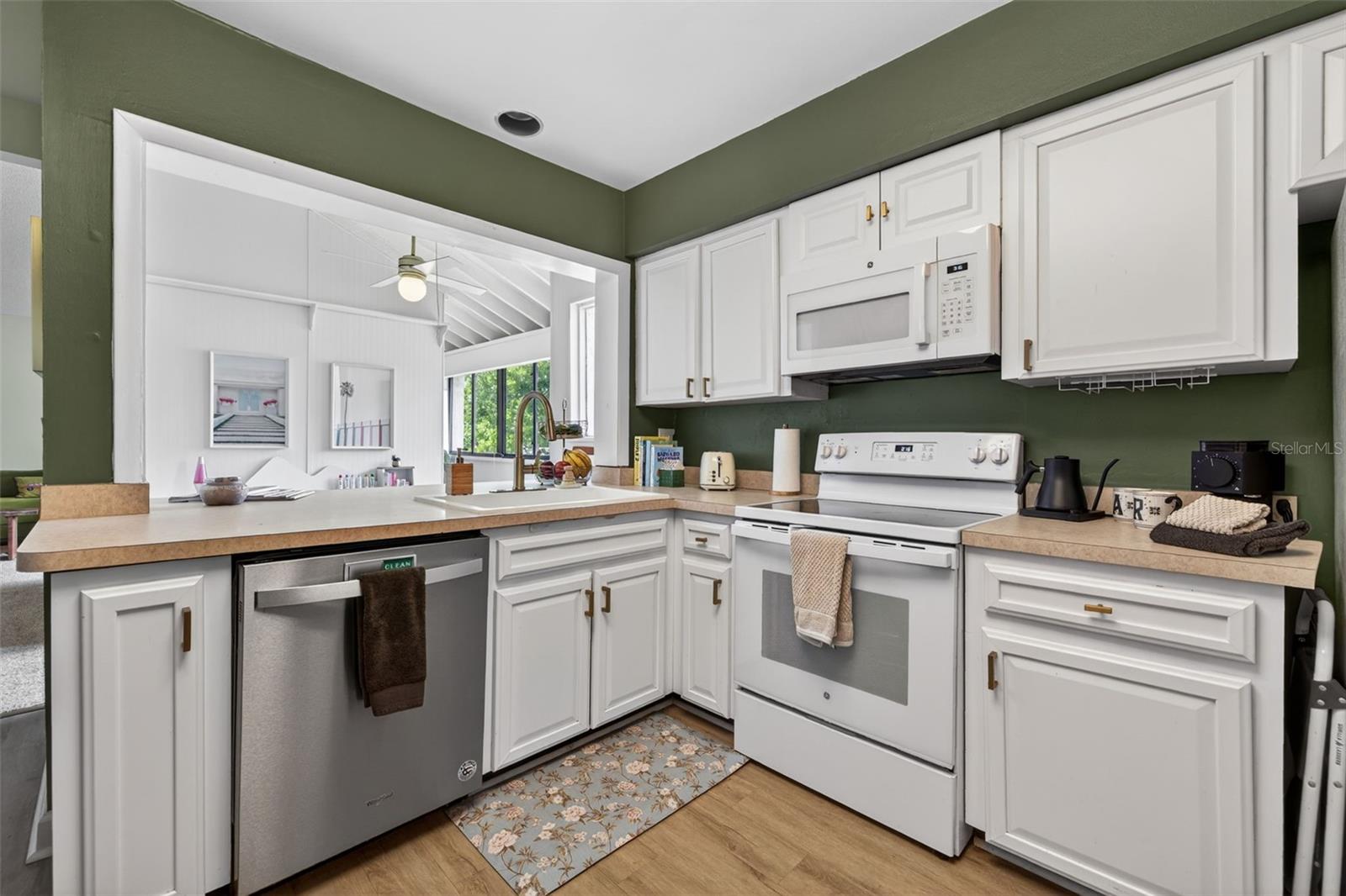 CARROLLWOOD VILLAGE PINE LAKE - Residential