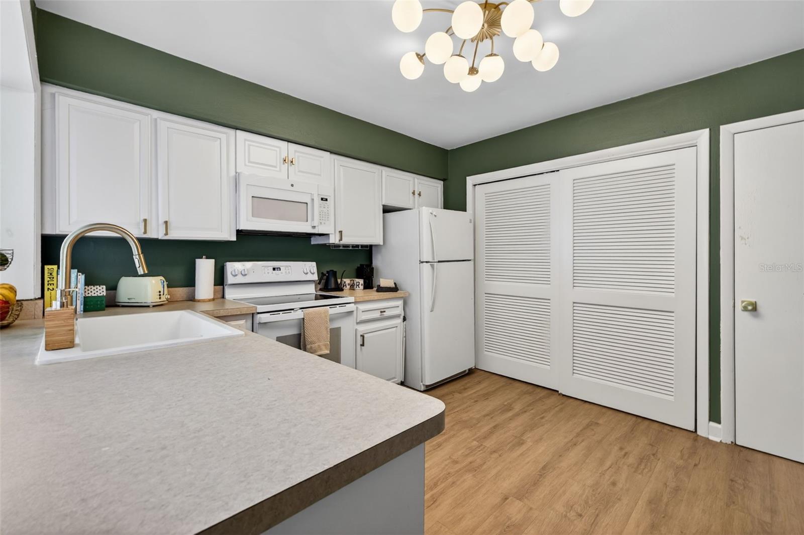 CARROLLWOOD VILLAGE PINE LAKE - Residential