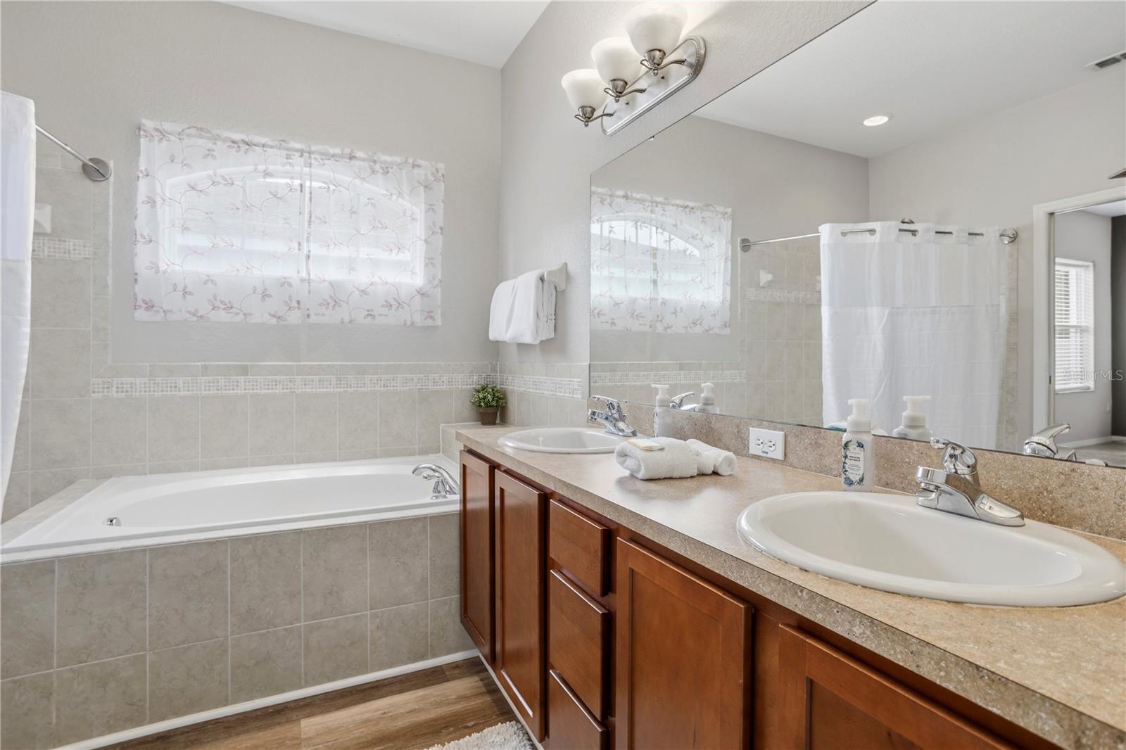 TOWNE PARK ESTATES - Residential