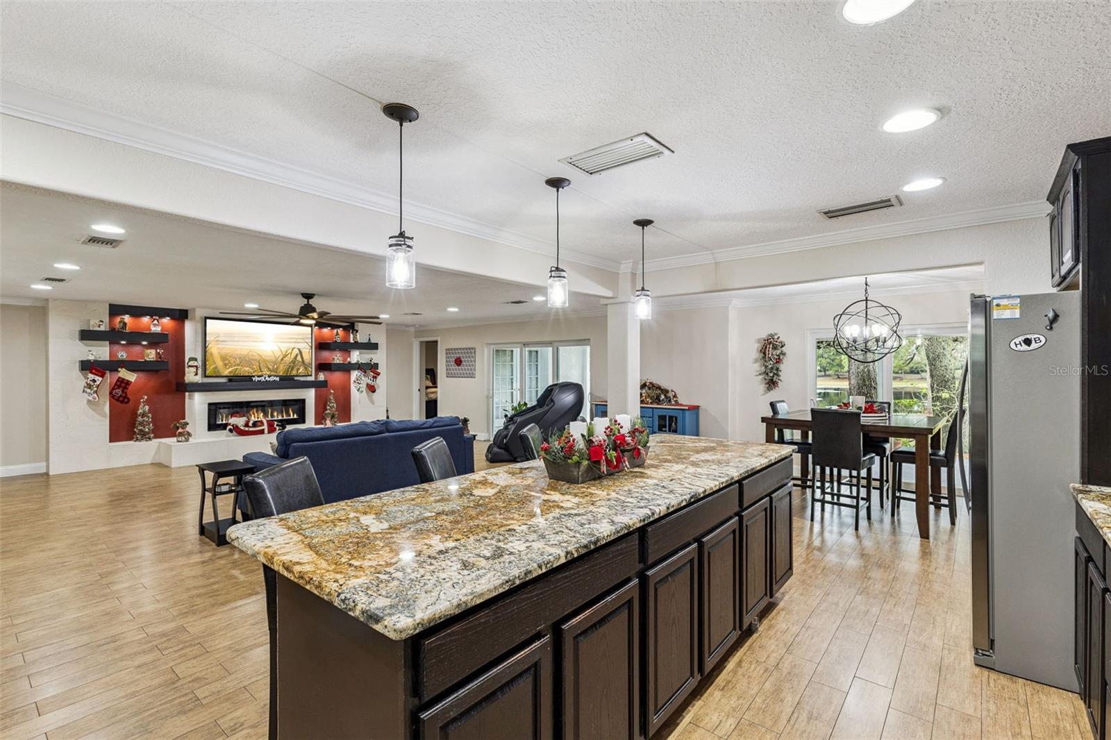 SANFORDS SUBSTANTIAL FARMS - Residential