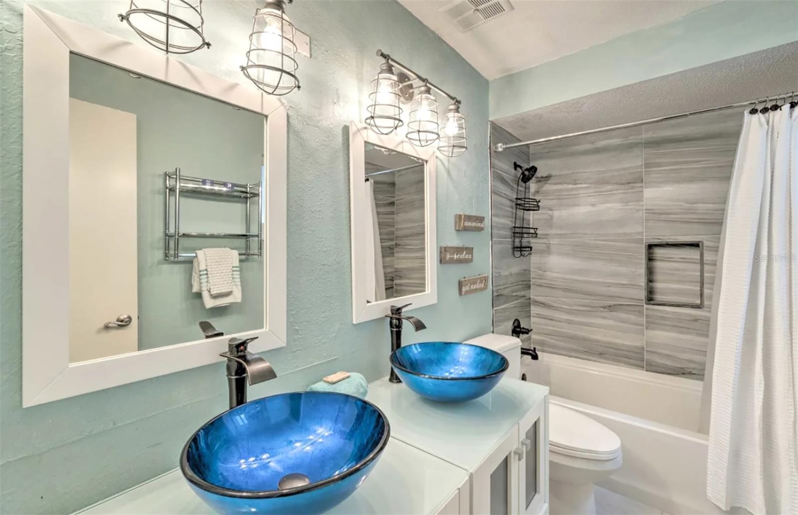 CRESCENT ROYALE 3 - Residential