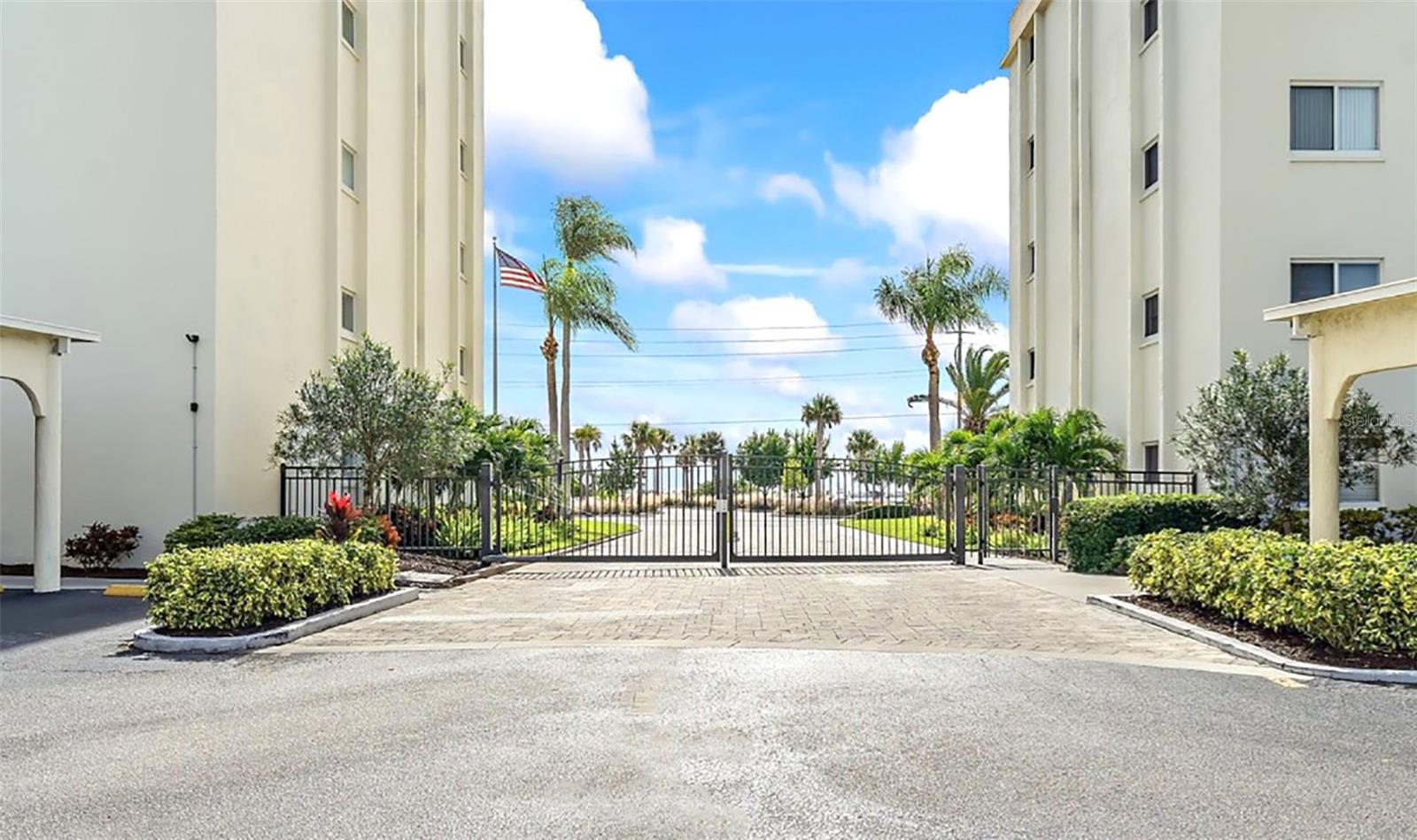 CRESCENT ROYALE 3 - Residential