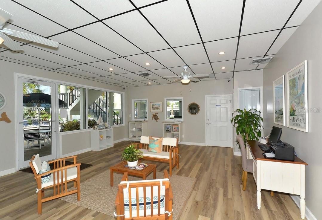 CRESCENT ROYALE 3 - Residential