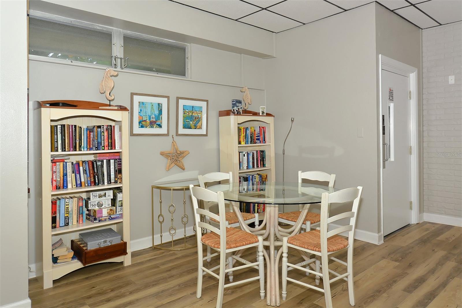 CRESCENT ROYALE 3 - Residential