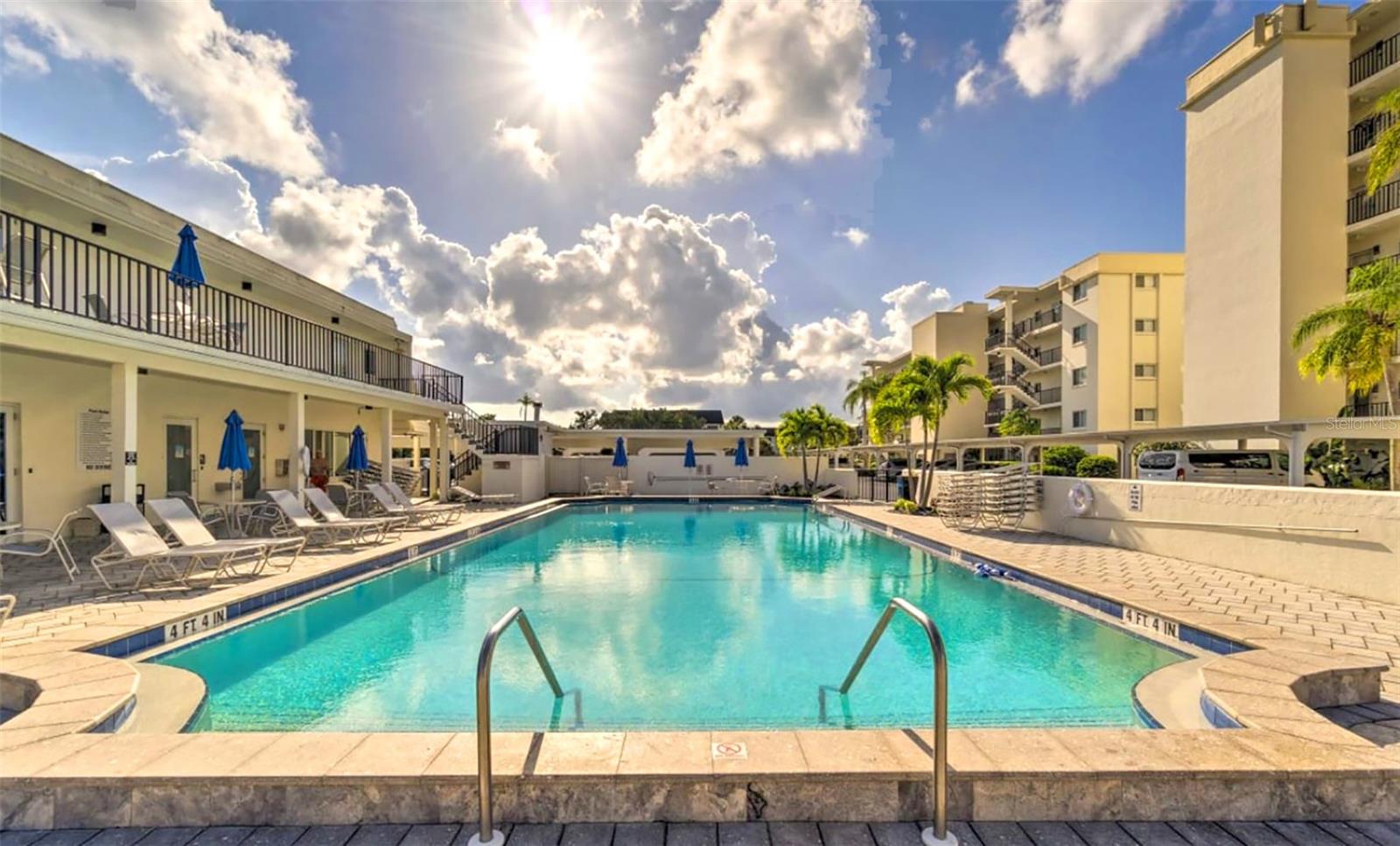 CRESCENT ROYALE 3 - Residential