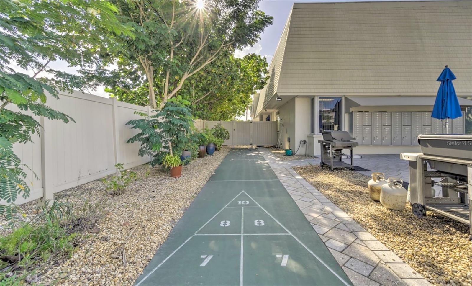 CRESCENT ROYALE 3 - Residential