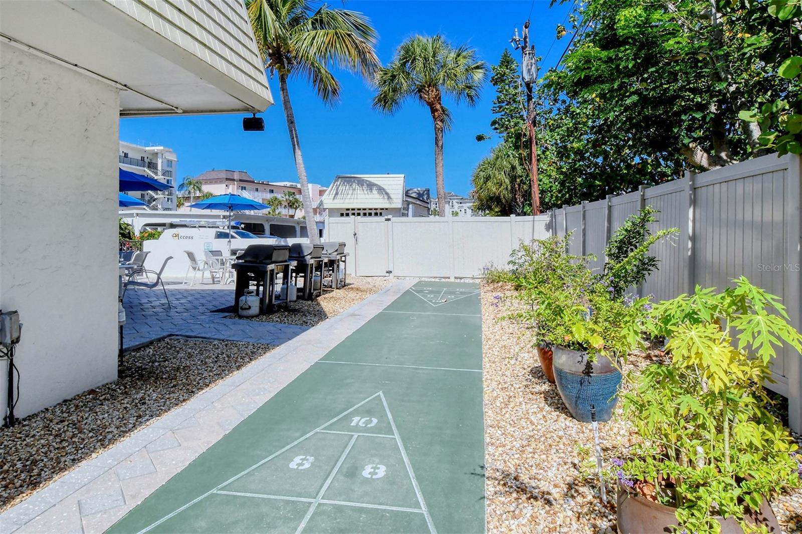 CRESCENT ROYALE 3 - Residential