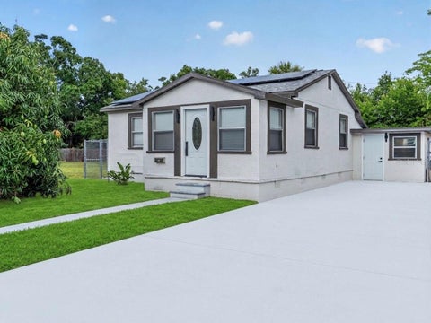Photo of 1900 25th Street S, St Petersburg, FL 33712 (MLS # TB8512888)