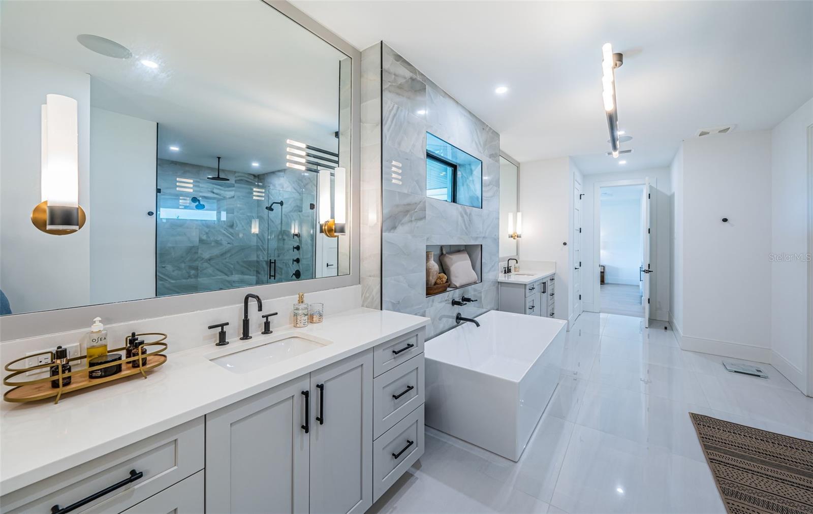 REDINGTON SHORES YACHT & TENNIS CLUB - Residential