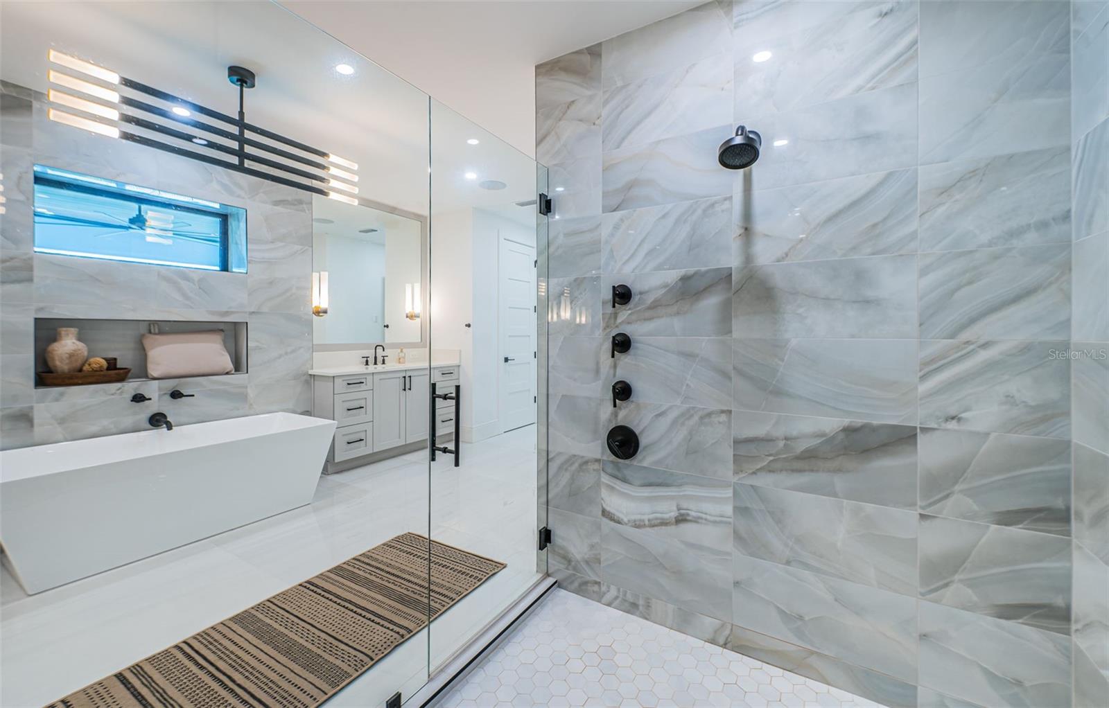 REDINGTON SHORES YACHT & TENNIS CLUB - Residential