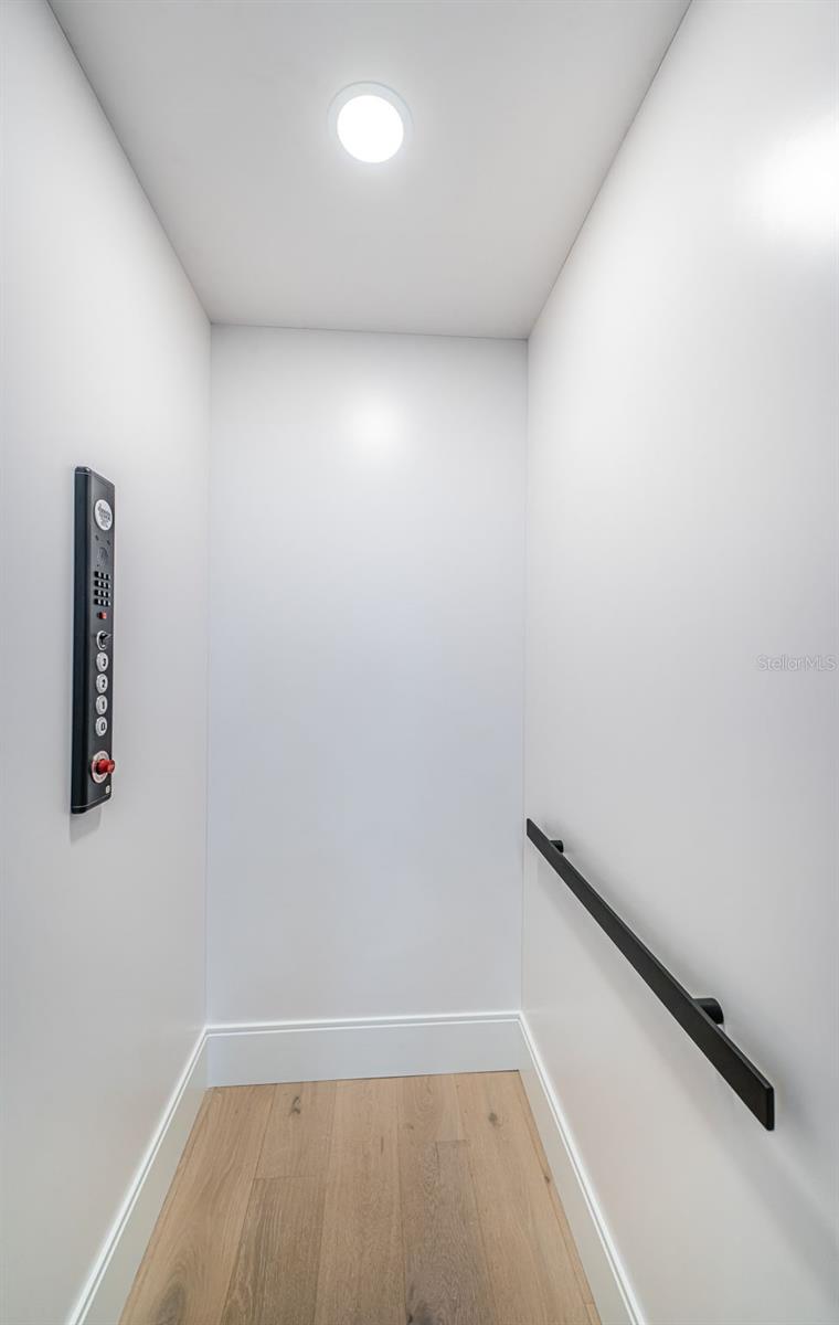 REDINGTON SHORES YACHT & TENNIS CLUB - Residential