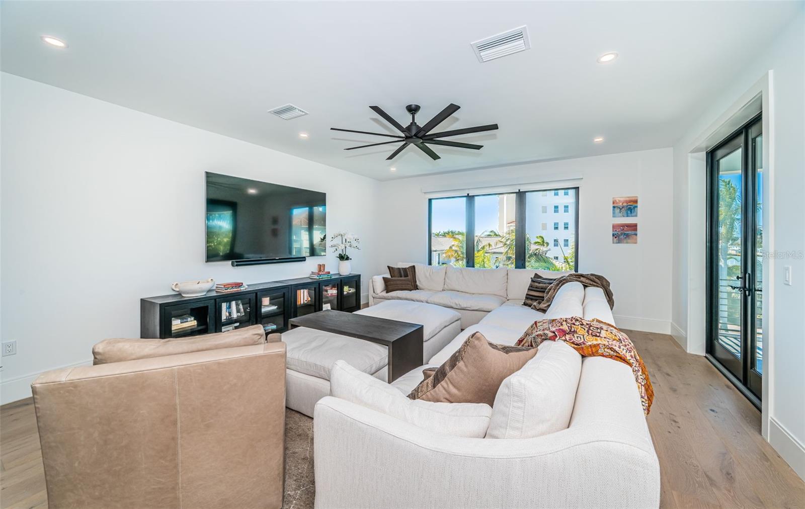 REDINGTON SHORES YACHT & TENNIS CLUB - Residential