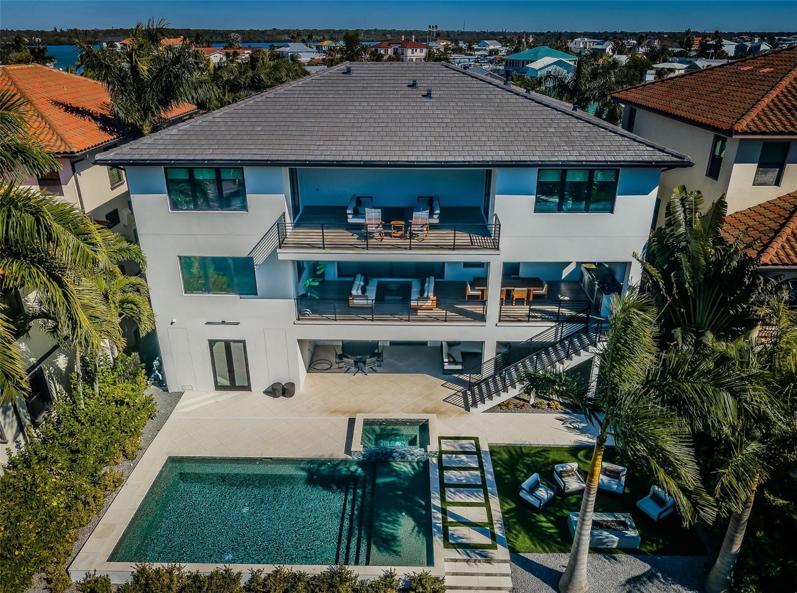 REDINGTON SHORES YACHT & TENNIS CLUB - Residential