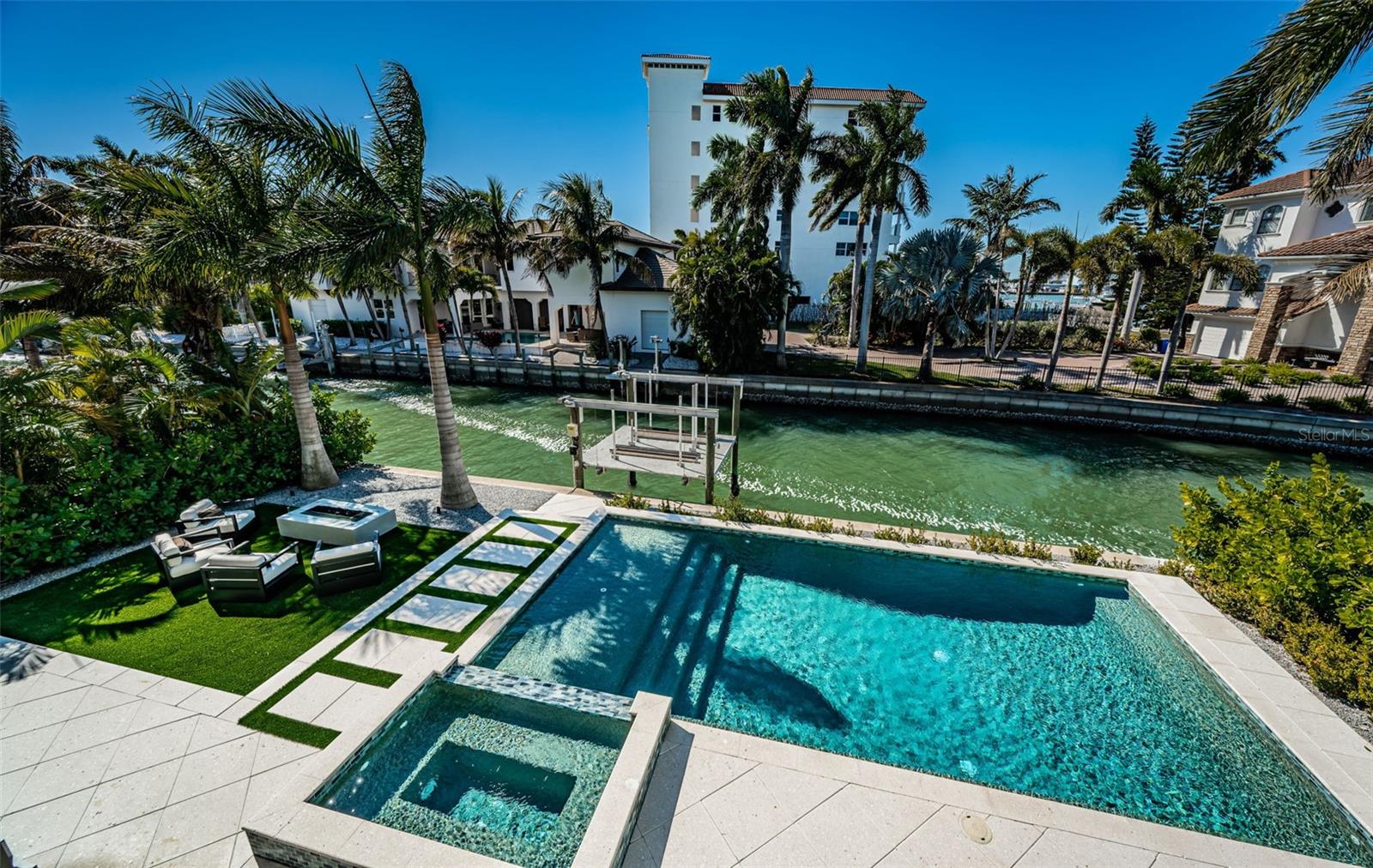 REDINGTON SHORES YACHT & TENNIS CLUB - Residential