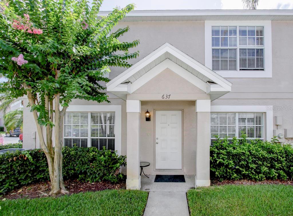 Welcome home to Kensington Lake. Nestled is this well maintained gated community is this light and bright corner 2 Bedroom 1.5 Bath townhome. Upon entry, you are welcome by a spacious living room with a galley kitchen and dining area. This home is perfect for entertaining, enjoying with your friends or simply relaxing with your family. Upstairs, you will find both spacious bedrooms, another bathroom along with a washing/dryer. The Kensington Lake community offers a sparkling pool and beautifully manicured Landscaping. Assigned parking for the owner and ample visitor parking spaces. Great location with easy access to major transportation routes, including the Crosstown Expressway, US 301, and I-75, making it a breeze to get anywhere in Tampa Bay. Enjoy quick access to entertainment hotspots like Top Golf and iFly Indoor Skydiving, only 10 minutes away. Downtown Tampa’s vibrant nightlife, dining, and cultural attractions are a short 15-minute drive
Furry family allowed