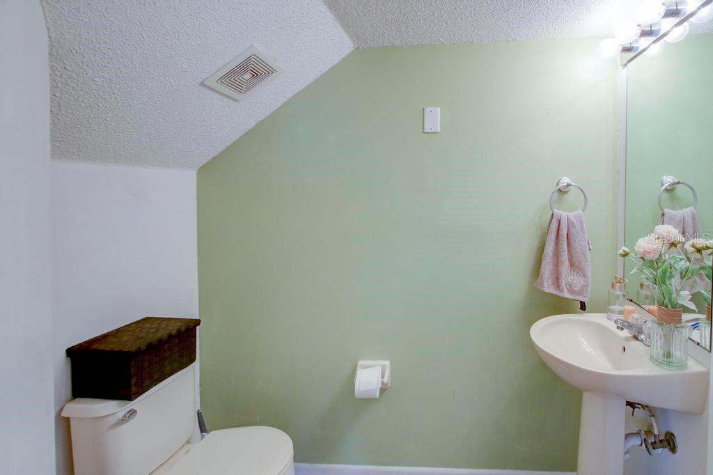 THE TWNHMS AT KENSINGTON PH - Residential Lease