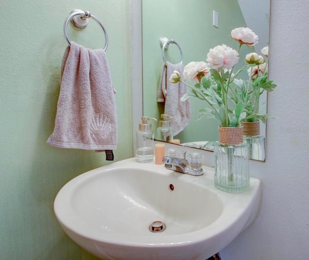 THE TWNHMS AT KENSINGTON PH - Residential Lease