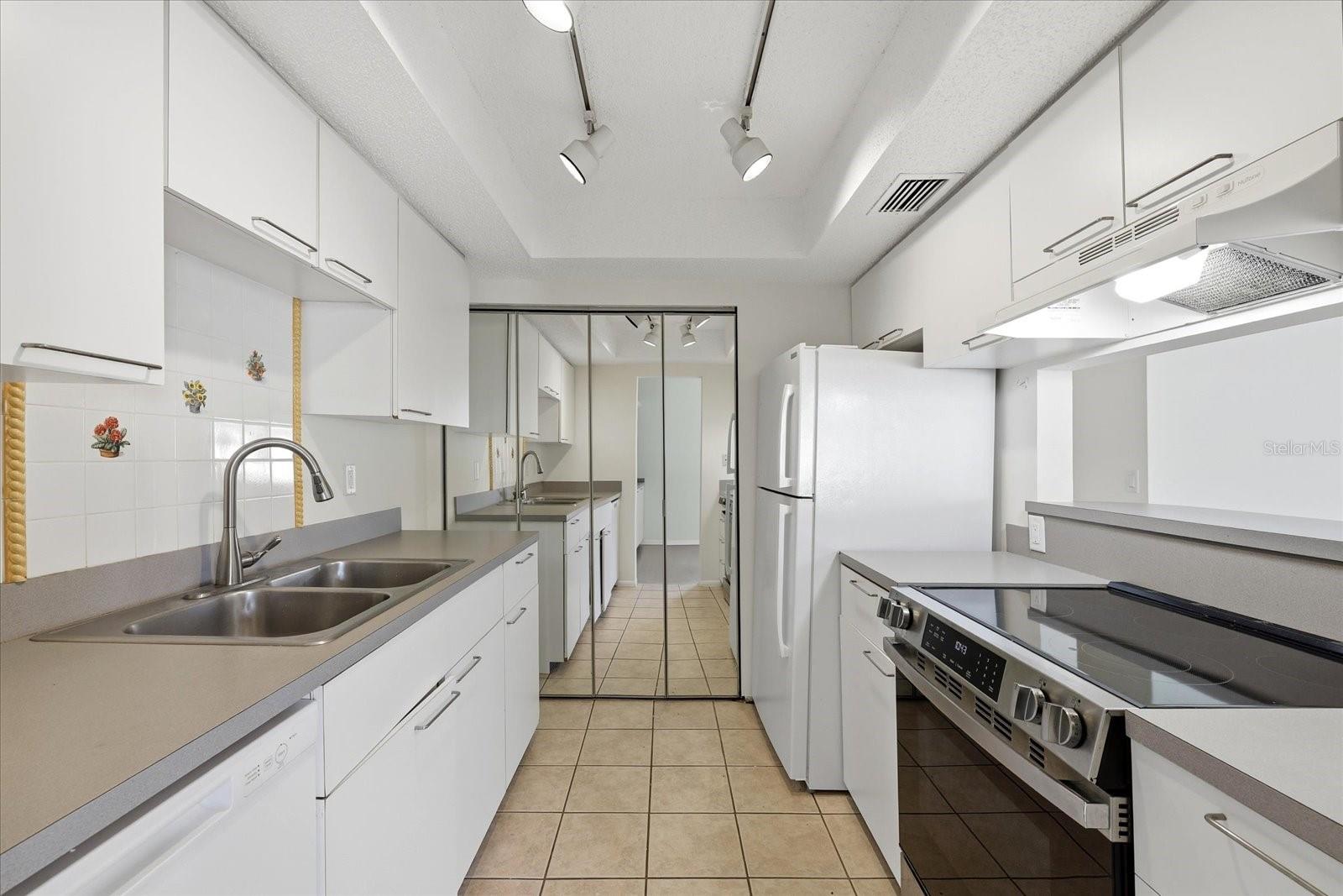 PEPPERTREE LAKE CONDO - Residential